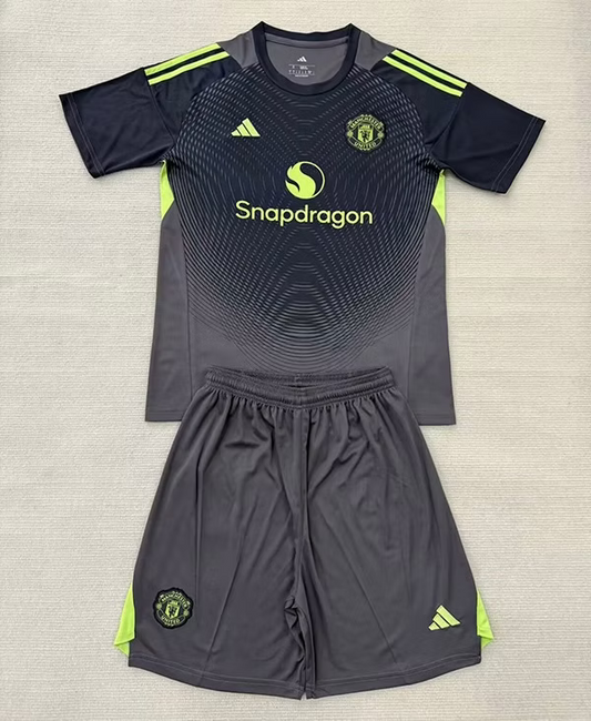 Man. Utd GK Black 25/26 Kids Kit (Includes Shorts)