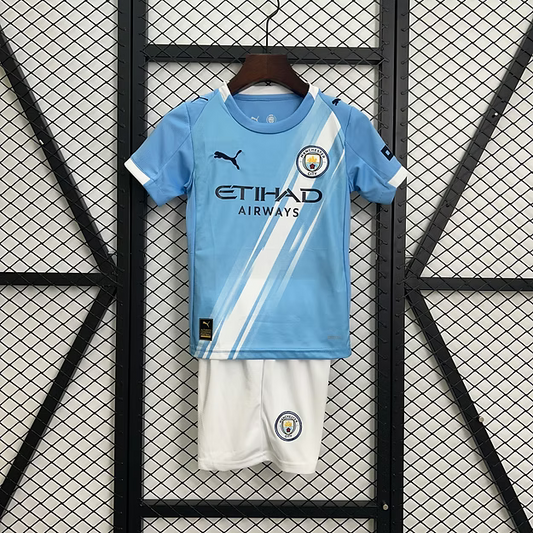 Man. City Home 25/26 Kids Kit (Includes Shorts)
