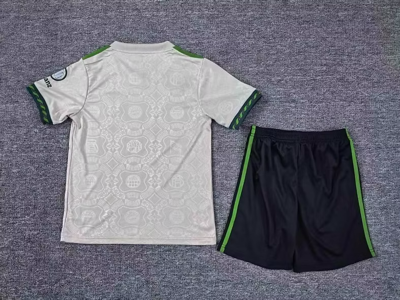 Bayern Mun. Oktoberfest 25/26 Kids Kit (Includes Shorts)