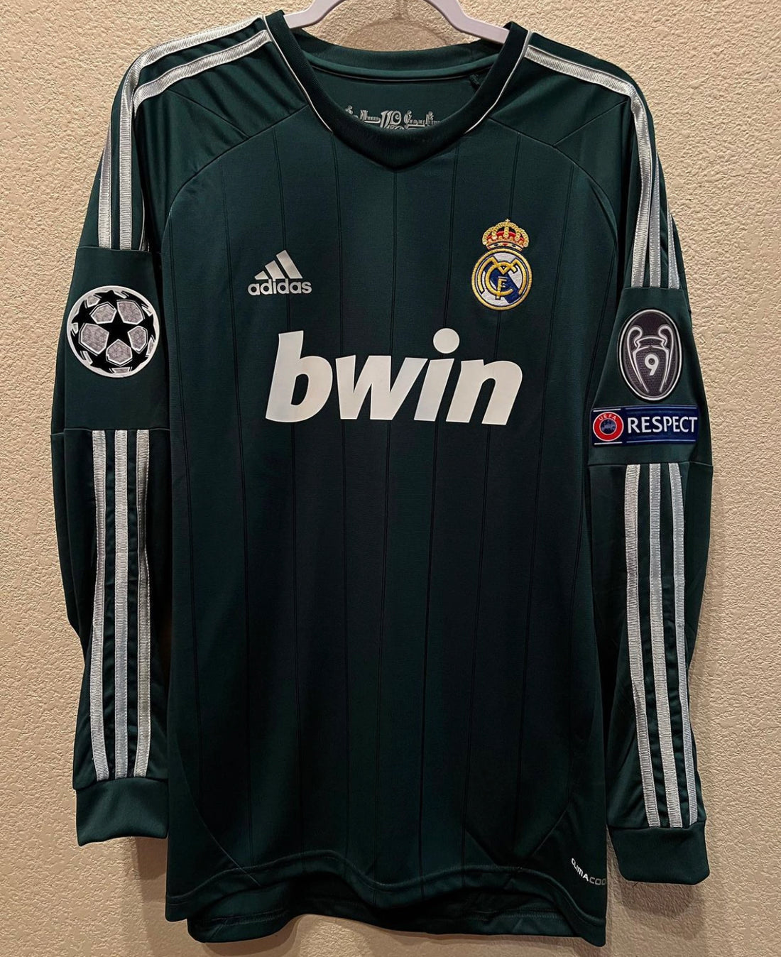 Retro Long Sleeve Real Madrid 11/12 Third Jersey