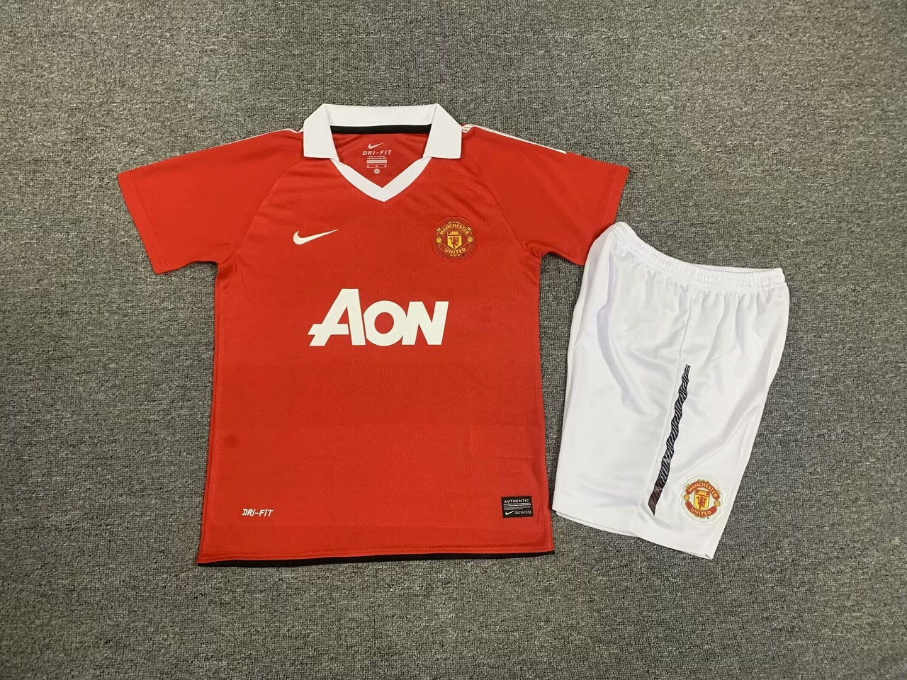 Man. Utd Home 10/11 Kids Retro Kit (Includes Shorts)