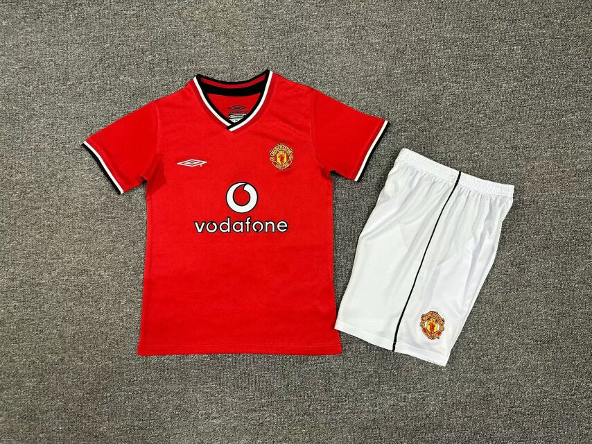 Man. Utd Home 00/02 Kids Retro Kit (Includes Shorts)