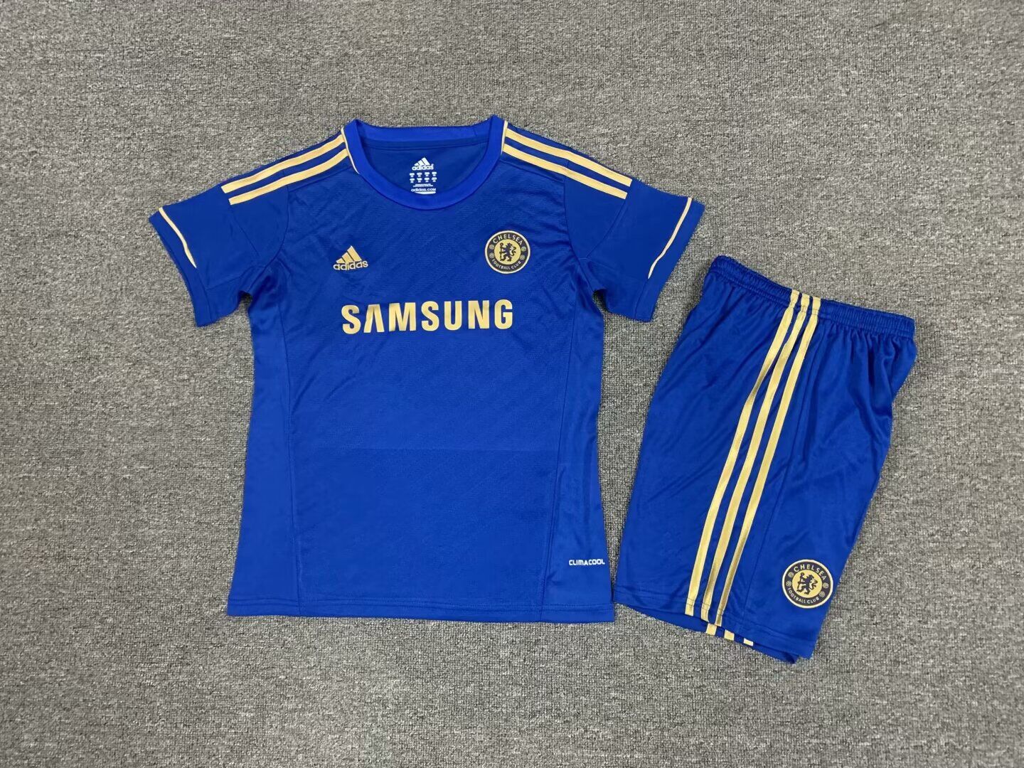 Chelsea Home 12/13 Kids Retro Kit (Includes Shorts)