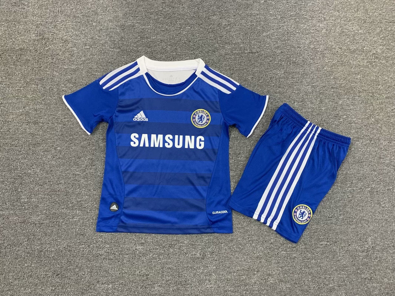 Chelsea Home 11/12 Kids Retro Kit (Includes Shorts)