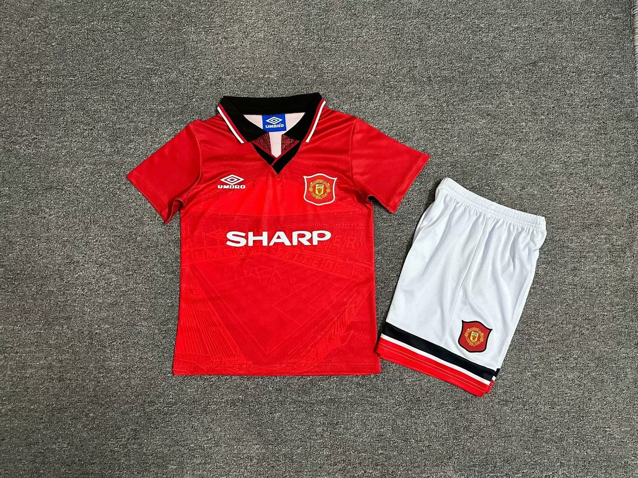 Man. Utd Home 94/96 Kids Retro Kit (Includes Shorts)