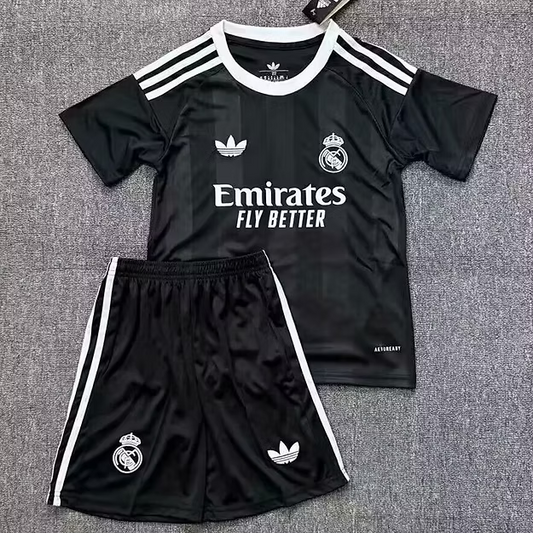 R. Madrid GK Black 25/26 Kids Kit (Includes Shorts)