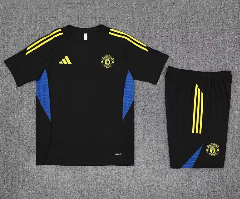 Man Utd. 25/26 Training Shorts Set 4