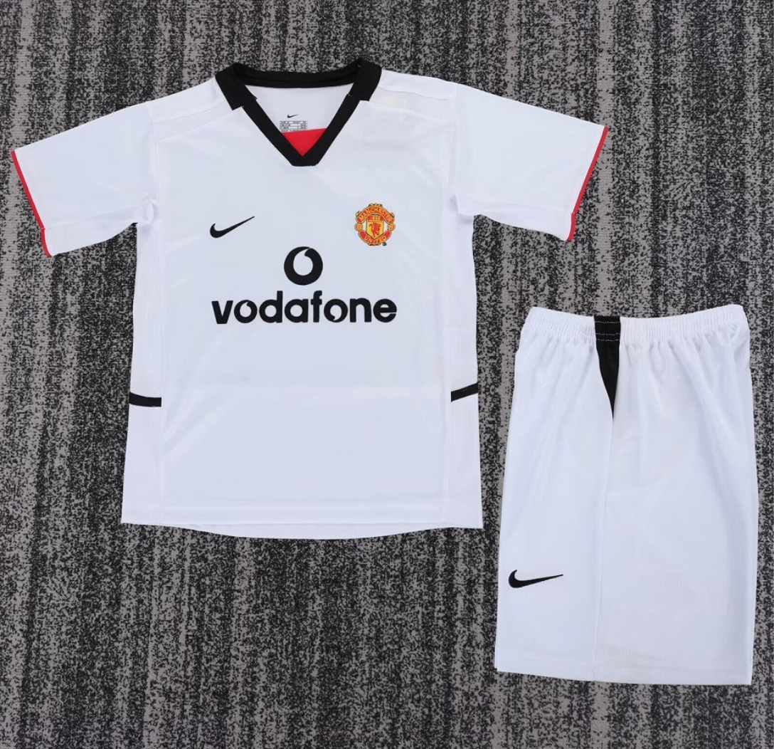 Man Utd Away 02/03 Kids Kit (Includes Shorts)