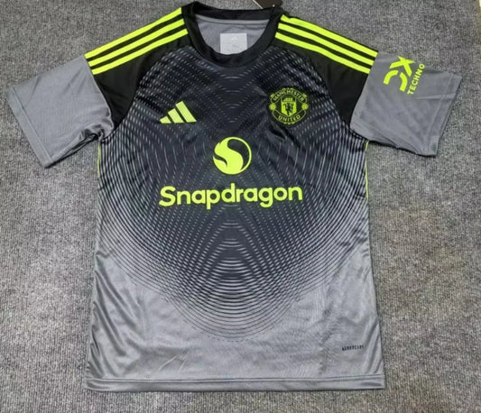 Man Utd. GK Black 25/26 Standard Issue Kit