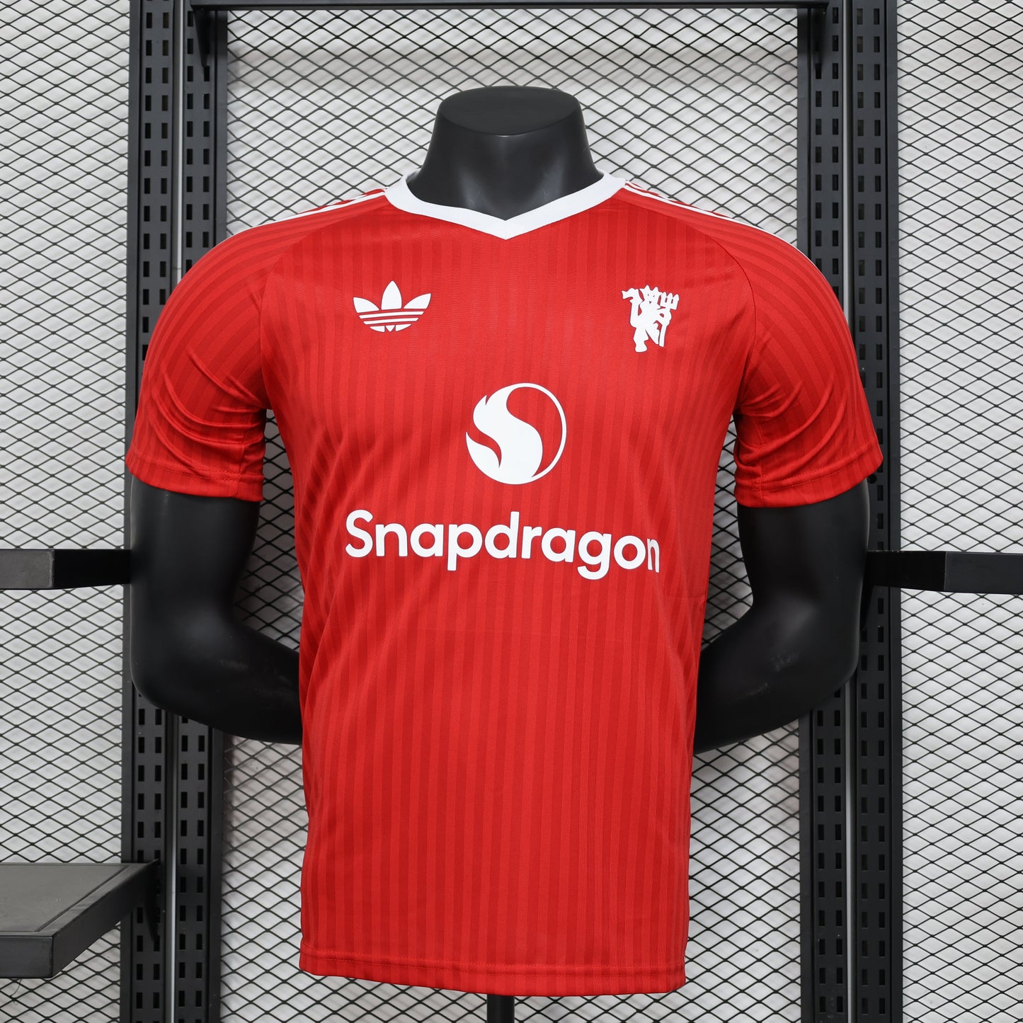Man Utd. Concept 8 Player Issue Kit