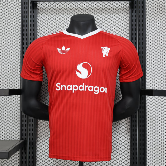 Man Utd. Concept 8 Player Issue Kit