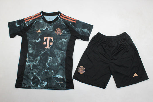 Bayern Mun. 24/25 Kids Kit (Includes Shorts)