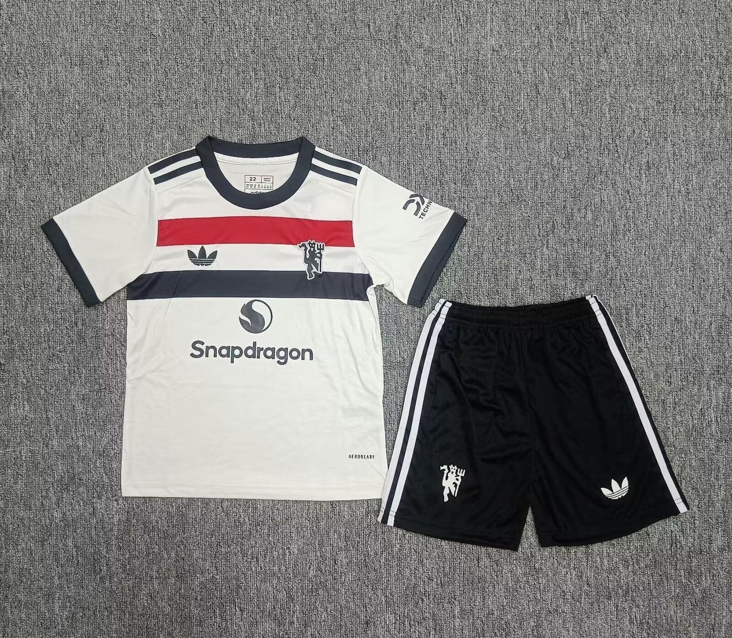 Man Utd. 3rd 24/25 Kids Kit (Includes Shorts)