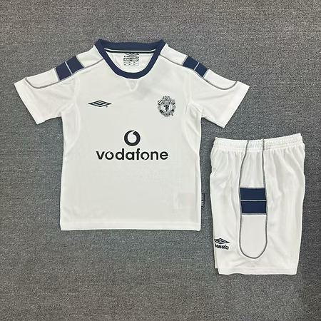 Man. Utd Away 99/00 Kids Kit (Includes Shorts)